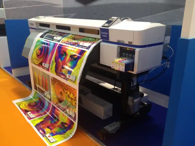 Lielformāta printēšana ar platformāta tintes printeri