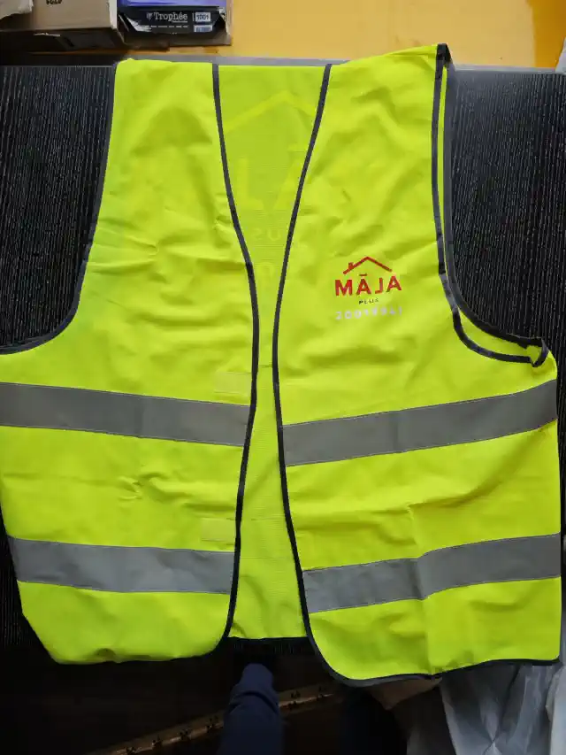 Atstarojoša drošības veste ar apdruku no priekšas
