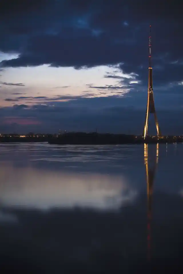 Foto kanva - Zaķu salas televīzijas tornis Rīgā