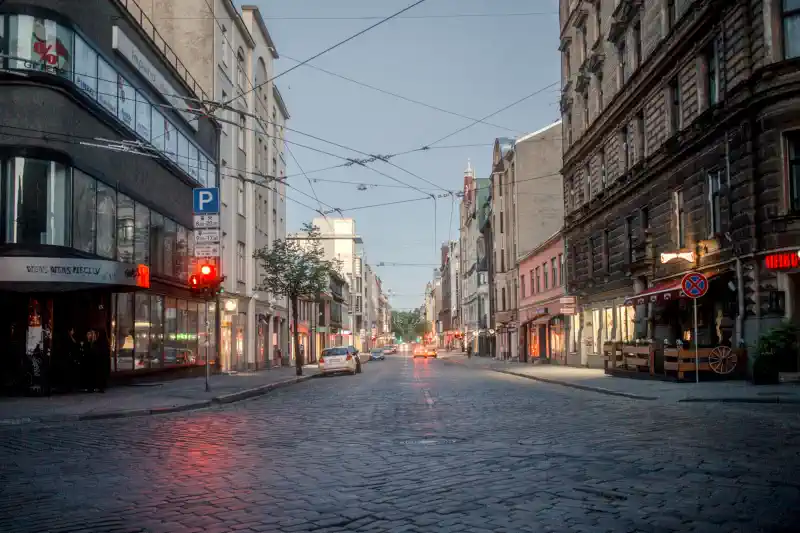 Kanvu druka - Rīgas iela dienā