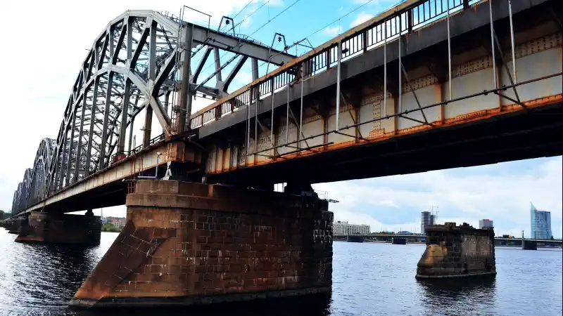 Kanvu druka - dzelzceļa tilts pār Daugavu Rīgā