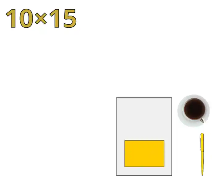 Fotogrāfja salīdzinājumā ar papīra lapu, kafijas tasīti un pildspalvu