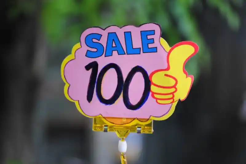 Cenu zīmes uzlīmes - cenas zīme ar paceltu īkšķi