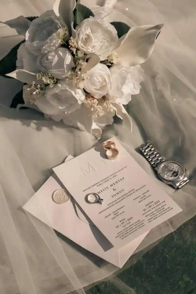 Ielūgumu druka - baltas krāsas dizains