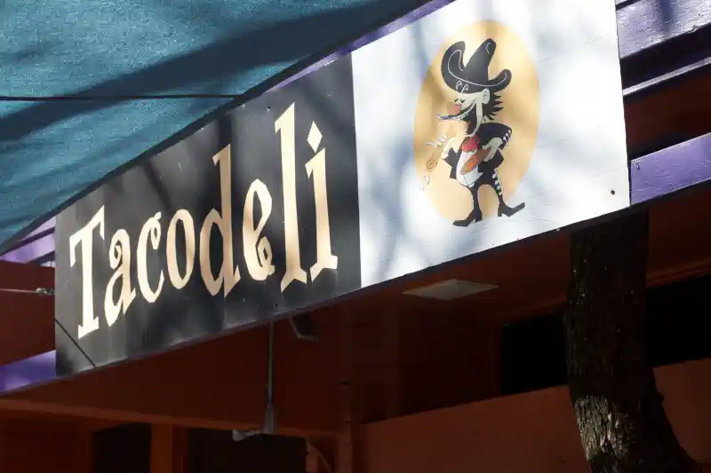 Reklāmas uzlīmes - izkārtne