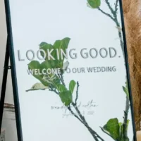 Uzlīmes uz spoguļa