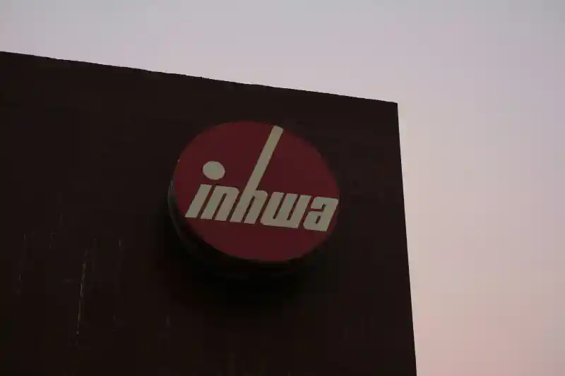 Logo dizaina izstrāde - ovāls ar uzrakstu, mazliet divdomīgs