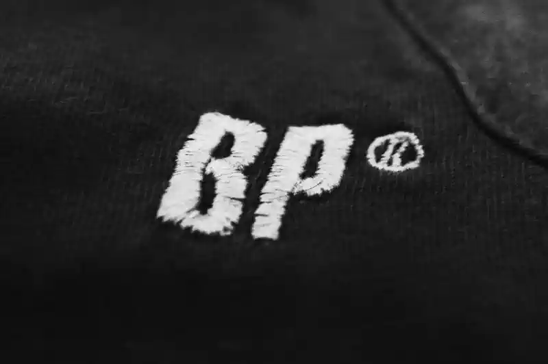 Logo dizaina izstrāde - izšūts logo