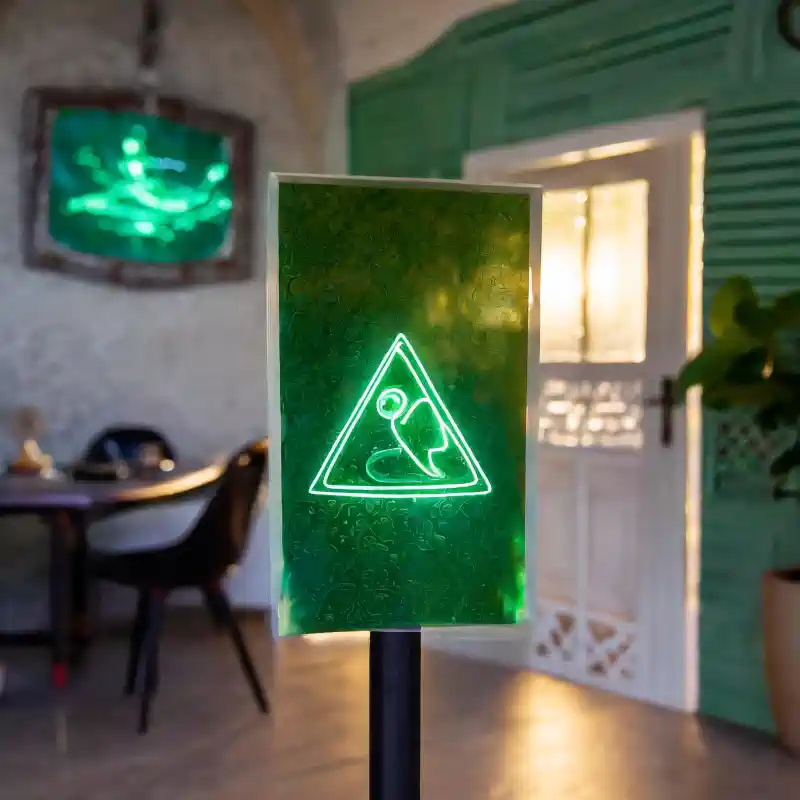 Uzlīmju veidošana - futūrustiskas uzlīmes